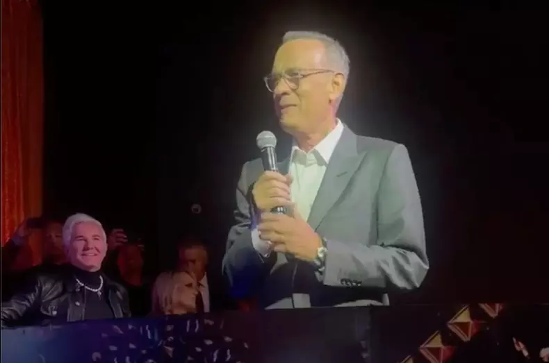 *PREMIUM-EXCLUSIVE* Tom Hanks can't control the shaking of his hands while holding a mic and addressing a crowd in Australia **WEB EMBARGO UNTIL 6:40 pm ET on June 15, 2022**