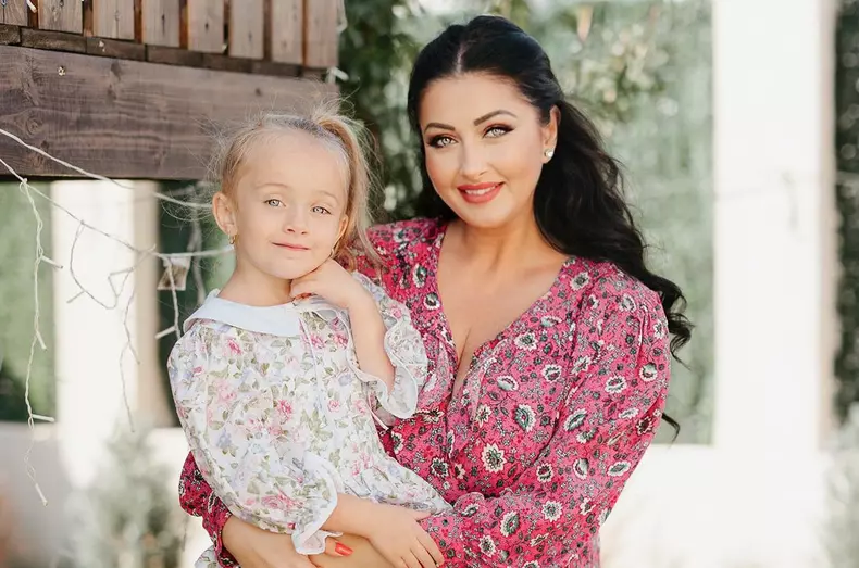 Gabriela Cristea și fiica sa
