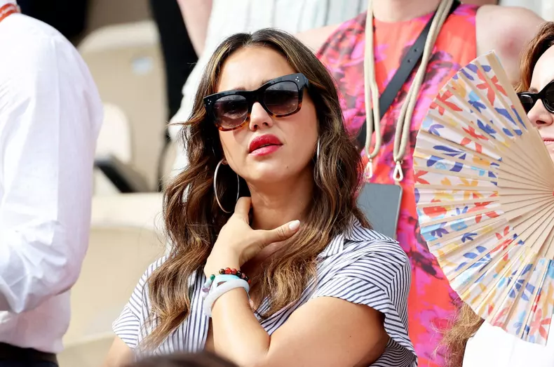 Jessica Alba, apariție rară alături de fiica adolescentă la Roland Garros. Seamănă ca două picături de apă