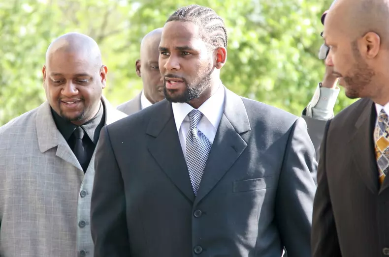 R. Kelly arrives at court on the first day of his child pornography trial, Cook County Criminal Court, Chicago, America - 12 May 2008