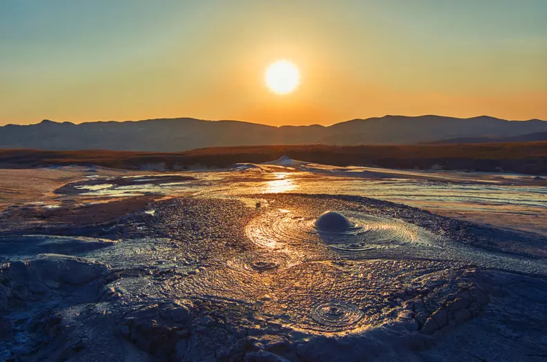 Sunrise,In,The,Muddy,Volcanoes,National,Reservation,In,Romania,berca,buzau,vulcanii,Noroiosi.