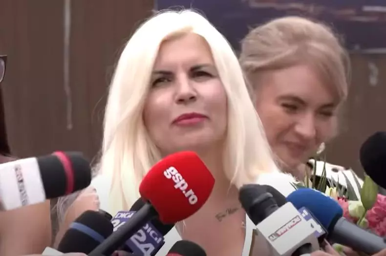 elena udrea cu tatuaj