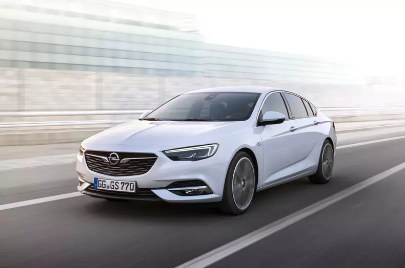 Opel-Insignia-Grand-Sport-304397_1