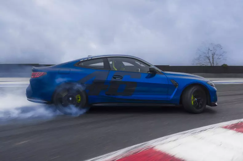 P90589394_highRes_the-bmw-m4-cs-editio