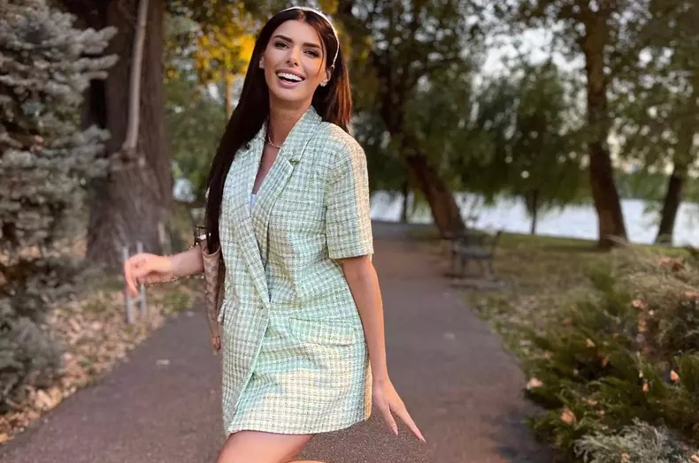 Ioana-Filimon-cu-burtica-de-gravida-in-platoul-„Bravo-ai-stil-Celebrities-3