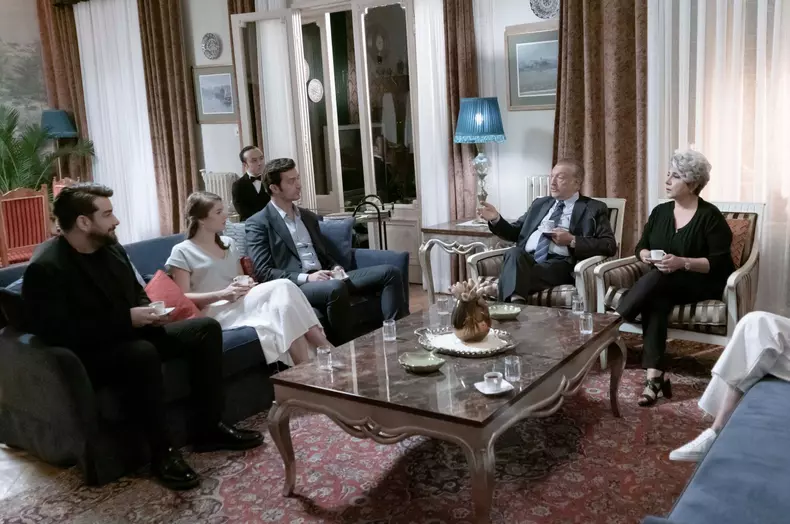 Fata de la fereastra