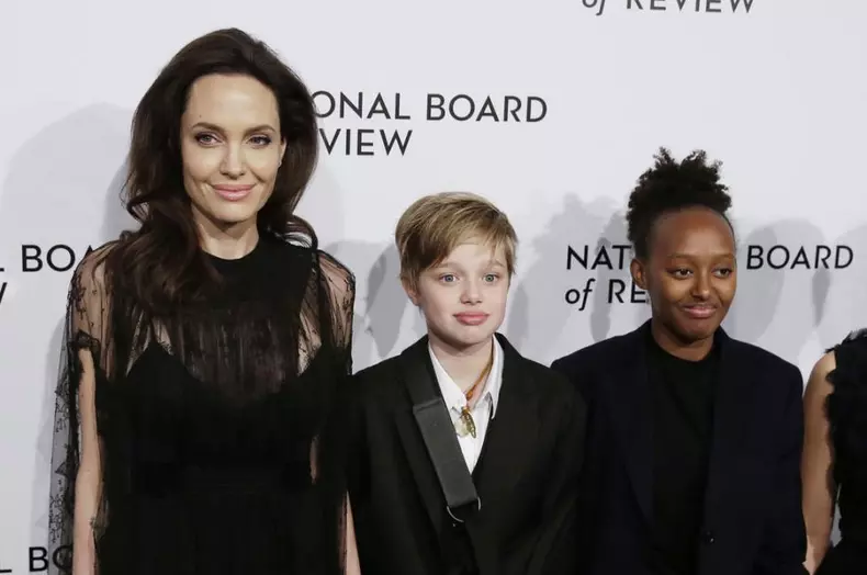 Angelina-Jolie-encourages-daughters-to-fight-for-womens-rights