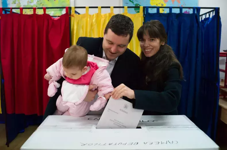 Partenera-lui-Nicușor-Dan-despre-nașterea-prematură-a-celor-doi-copii-Mirabela-Grădinaru (1)