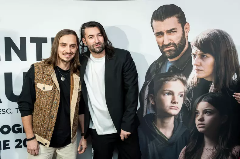 Ce-tinute-au-purtat-vedetele-la-premiera-de-gala-a-„Odata-pentru-totdeauna-filmul-regizat-de-Iura-Luncasu-11