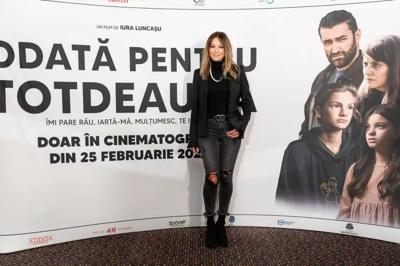 Ce-tinute-au-purtat-vedetele-la-premiera-de-gala-a-„Odata-pentru-totdeauna-filmul-regizat-de-Iura-Luncasu-4