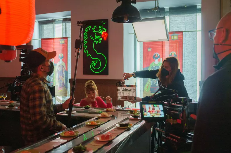 netflix-a-anuntat-cand-incepe-valeria-sezonul-3-4