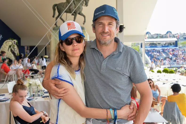 Exclusif - Prix Spécial - No web - Marion Cotillard et son compagnon Guillaume Canet dans la tente VIP lors du Longines Paris Eiffel Jumping au Champ de Mars à Paris