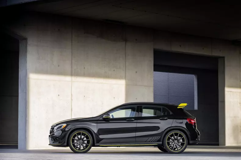2017-mercedes-amg-gla-45-facelift-1
