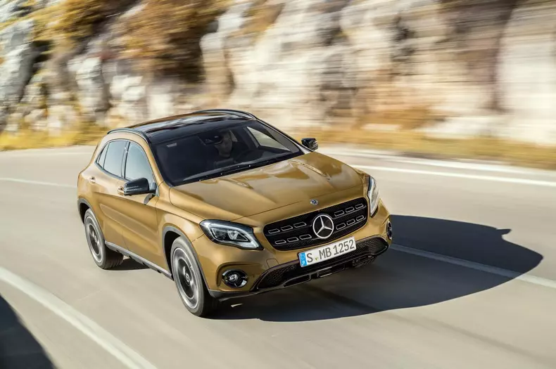 2017-mercedes-benz-gla-facelift-102