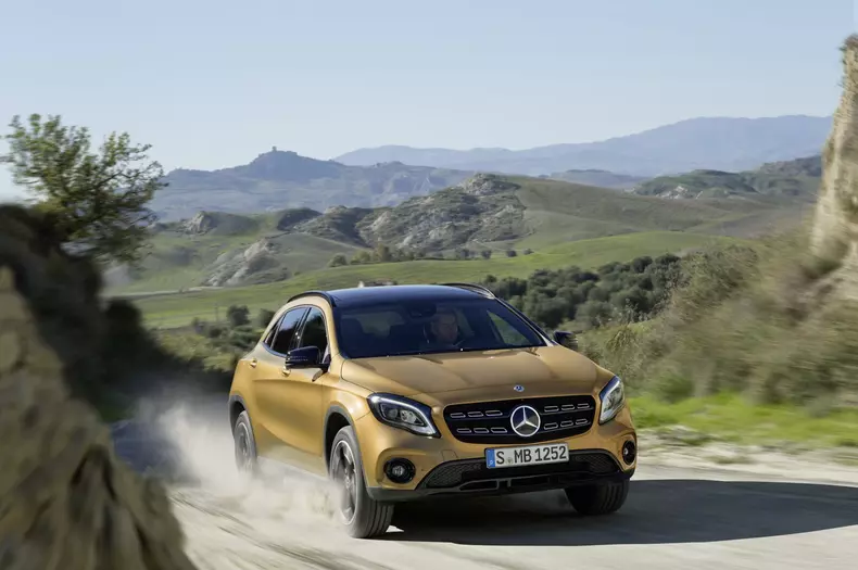 2017-mercedes-benz-gla-facelift-108