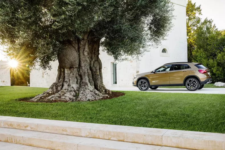 2017-mercedes-benz-gla-facelift-122