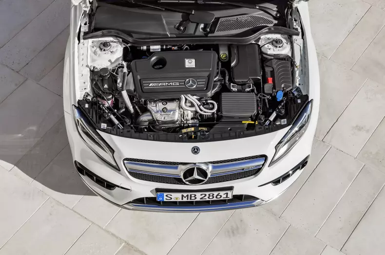 2017-mercedes-benz-gla-facelift-93