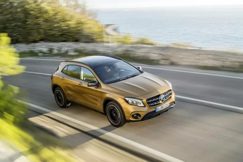2017-mercedes-benz-gla-facelift-99
