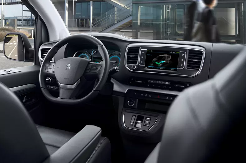 Peugeot e-traveller_02