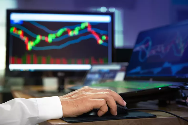 Businessman,Hands,Using,Computer,Mouse,To,Analyze,Market,Trends,With