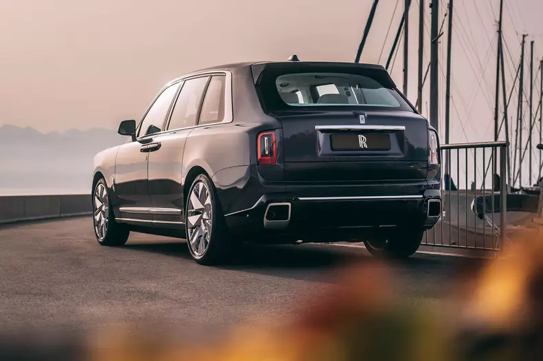 P90633341_highRes_presenting-rolls-roy