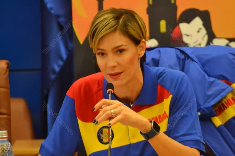cum arăta roxana ciuhulescu la 18 ani (2)