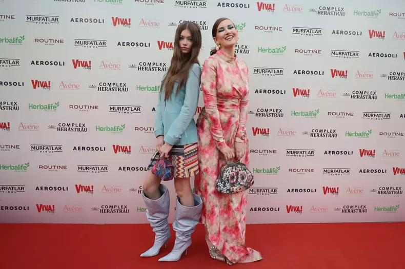 Iulia Albu și Mikaela - VIVA Party 2025 (9)