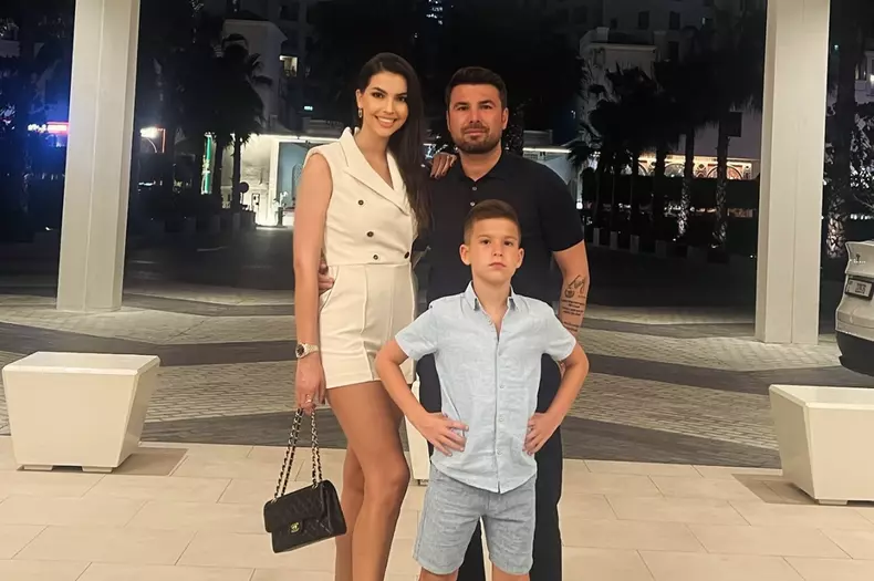 Adrian Mutu si sotia Sandra si baiatul Tiago
