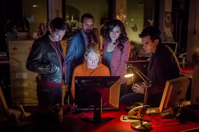 Geraldine-James-centru-Lee-Ingleby-O-T-Fagbenle-Sarah-Solemani-si-Tom-Cullen-de-la-stanga-la-dreapta-Focus-Sat-TV