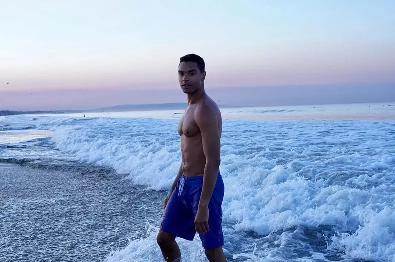 Rege-Jean-Page-Simon-Basset-4