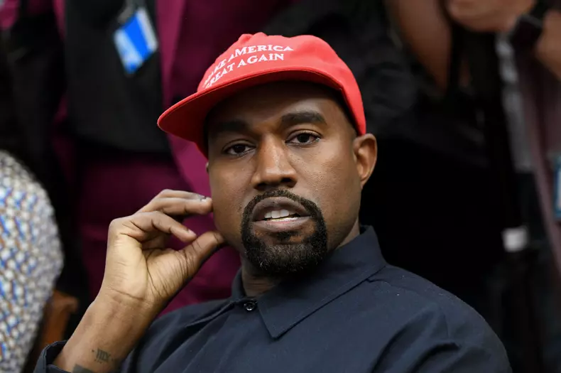 Cine e noua soție a lui Kanye West. Artistul a divorțat recent de Kim Kardashian