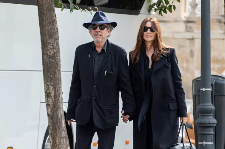 Monica Bellucci și Tim Burton și-au ținut idila secretă timp de câteva luni. Cum i-au surprins acum paparazzi