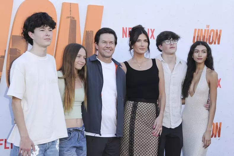 THE UNION Premiere