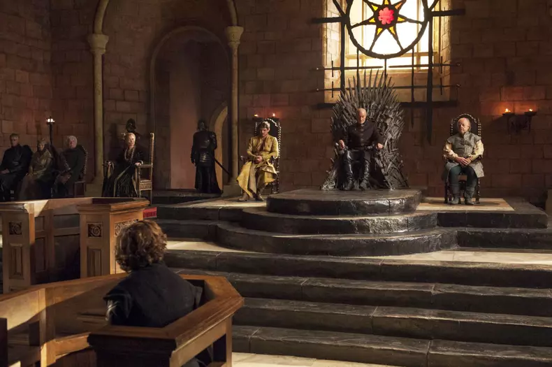 Peter Dinklage a dezvăluit care era gestul pe care Charles Dance îl făcea între scenele intense din „Game of Thrones”. „A jucat o ființă oribilă” (1)