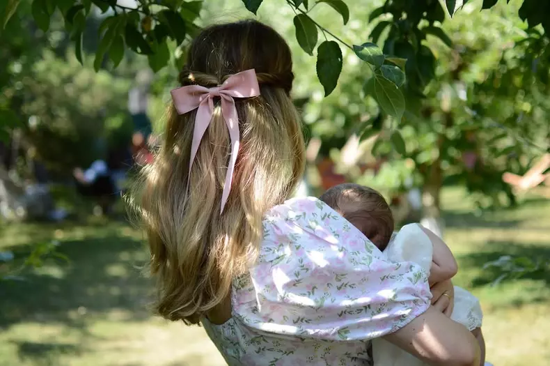 Vlad Zamfirescu și Diana Roman și-au botezat fetița   (2)