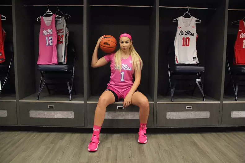 Sarah Dumitrescu joacă baschet de performanță