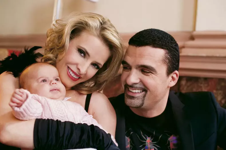 COPYRIGHT 2010: PAUL BUCIUTA/ ARTISTA