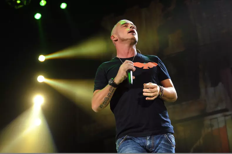 Eros Ramazzotti  Singer  Concert In Munich    25 March 2010    Am 25.03.2010 Bei Seinem Konzert Im Rahmen Seiner Europa-Tournee 2010 In Der Olympiahalle In M&,xfc;nchen / Concert During His European Tour 2010 In Munich, Germany  Eros Ramazzotti  Singer  C