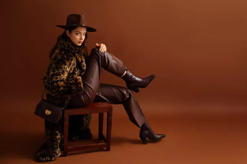 Fashionable,Confident,Woman,Wearing,Hat,,Trendy,Long,Faux,Fur,Leopard