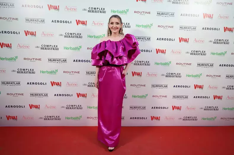 alina sorescu petrecere viva2