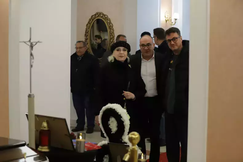 corina-chiriac-priveghi-horia-moculescu-teatrul-de-revista-2