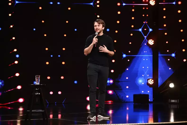 george-mesaros-in-finala-sezonului-2-stand-up-revolution-copy