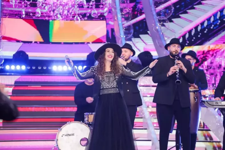 revelionul-cel-nebuncarmen-chindris-si-rutenii-1024x682-1