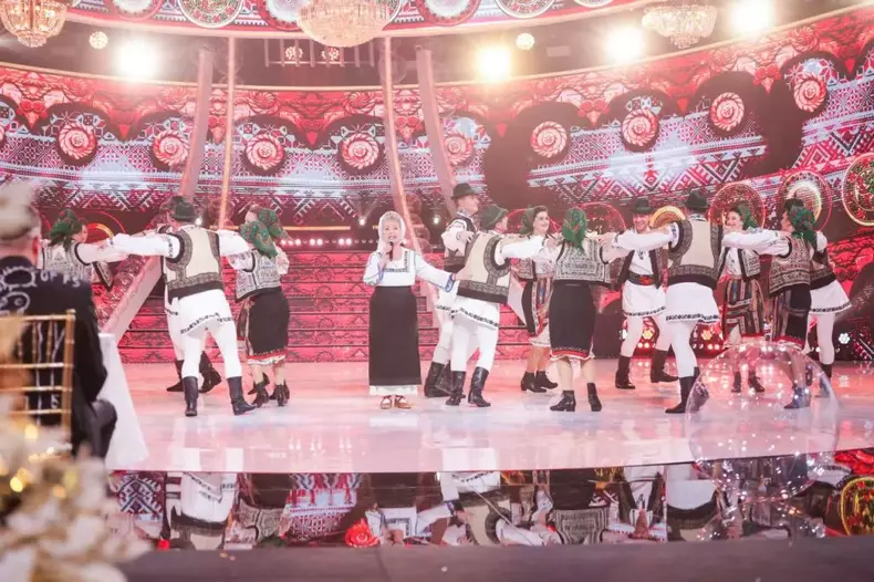 revelionul-cel-nebunmioara-velicu-1024x682-1