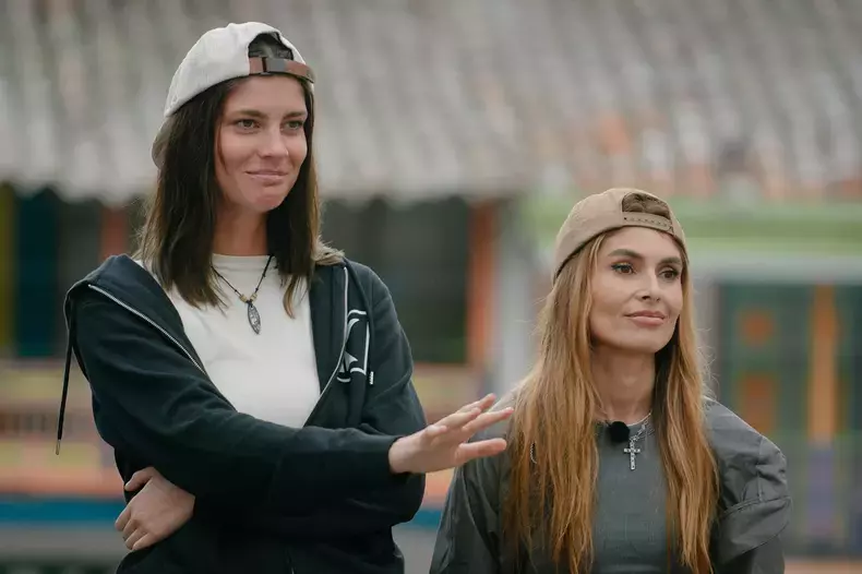 laura-giurcanu-si-sanziana-negru-4-1