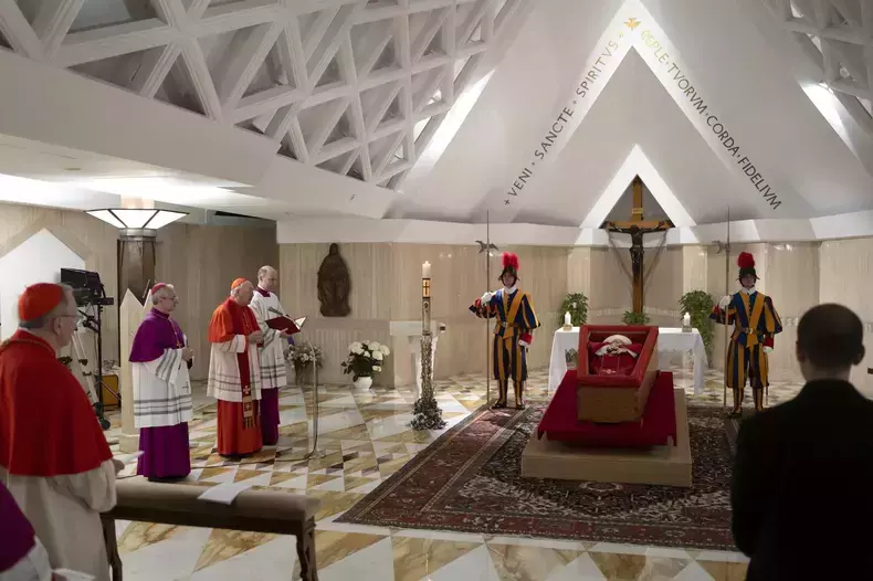 papa-francisc-sicriu2