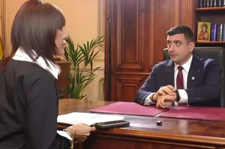 george-simion-a-rezistat-un-minut-la-interviul-cu-denise-rifai--foto-captura-video-e1747427398700
