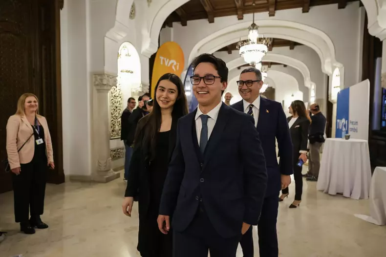 andrei-ponta-irina-ponta-copii-victor-ponta-dezbatere-electorala-tvr-2
