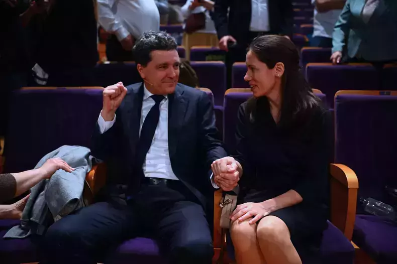 nicusor-dan-si-mirabela-gradinaru-dezbatere-euronews-1