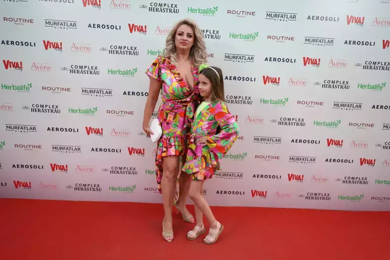 sanziana-buruiana-fiica-petrecere-viva5